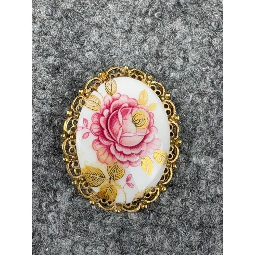 VTG Brooch Pin Hand Painted Pink Rose Flower Cameo Oval Porcelain Gold Tone Trim